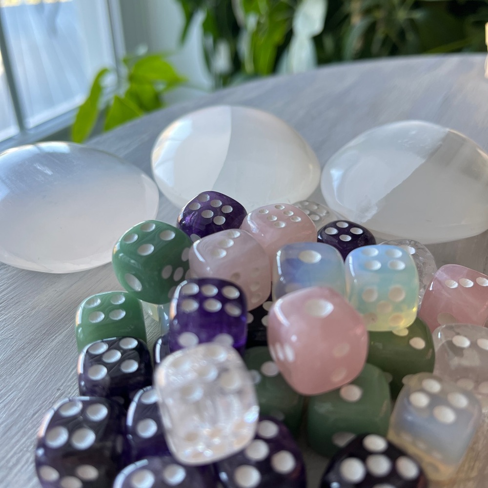 Rose Quartz dice pair - Picture 6 of 7